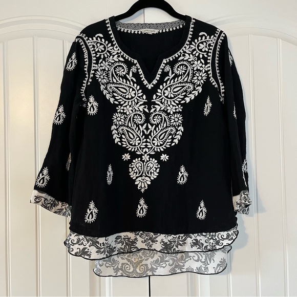 Embroidered Black White Blouse Size Small Boho Bohemian Flowy Coastal
beach - Picture 1 of 6